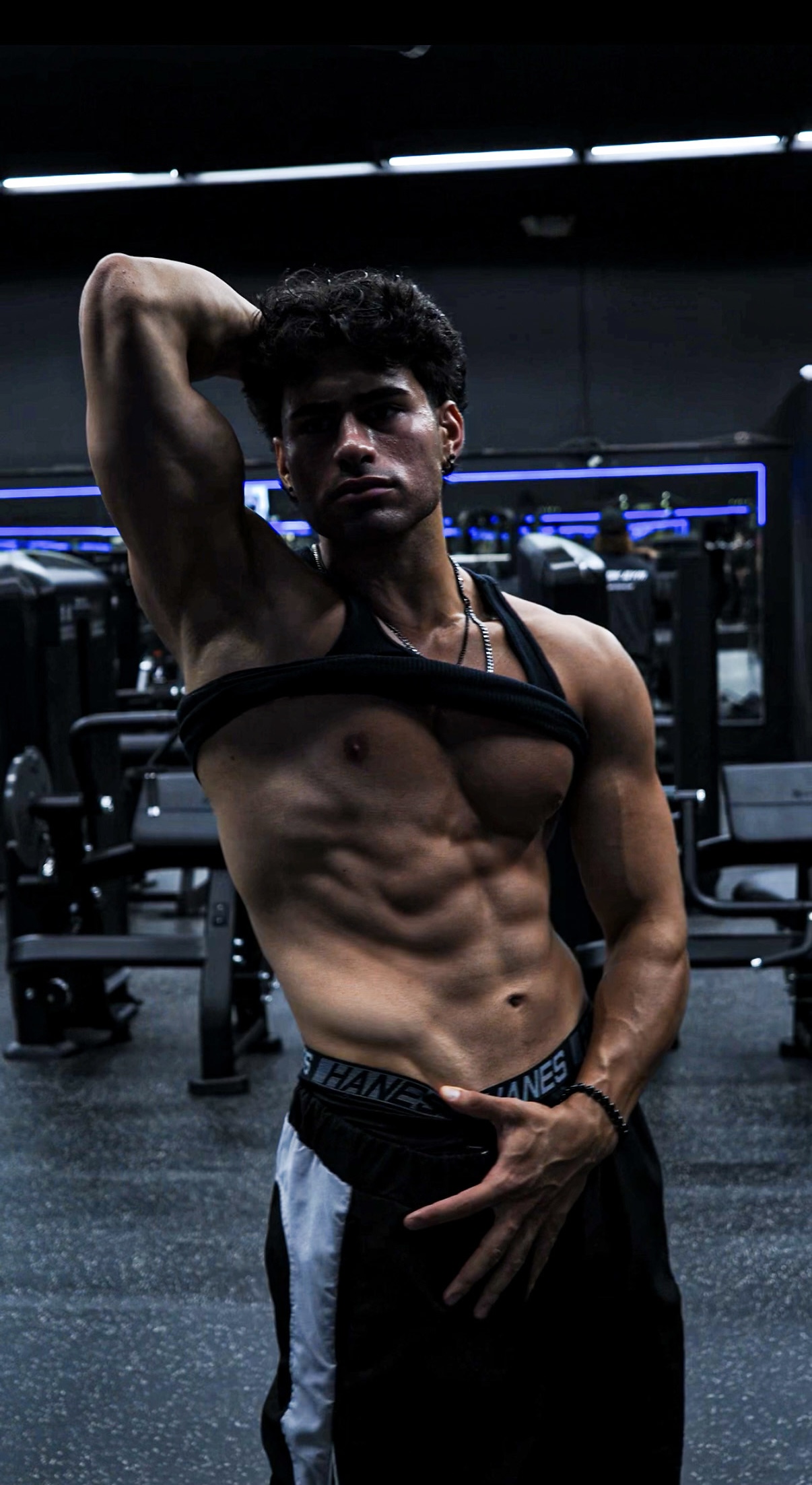 Hanny abs pose